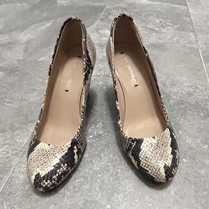 Via Spiga Cream and Black Snakeskin Patterned Wedges